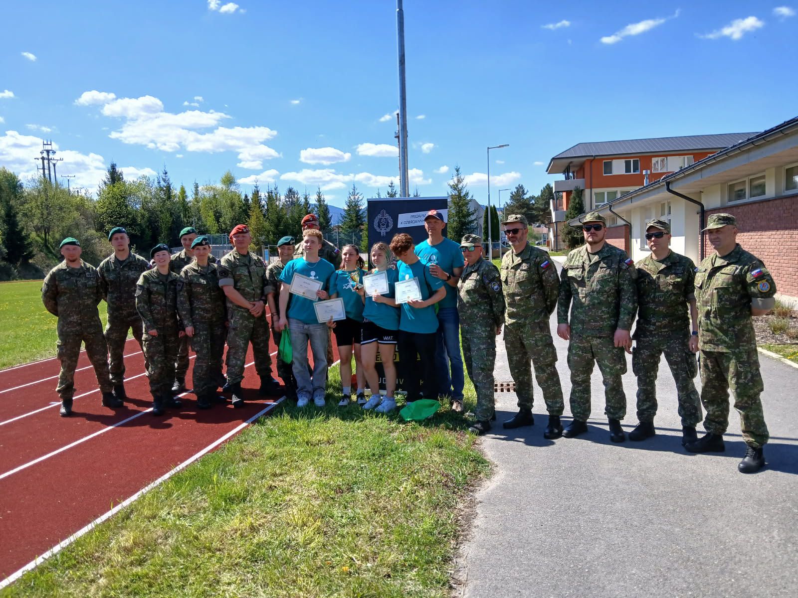 Foto s víťazným družstvom